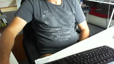 Snapshot of tomtom02029 chatting on 09-27-25, 09:03 Tom online show from 09-27-25, 09:03