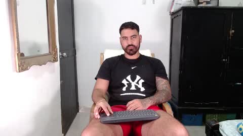 Snapshot of tomy_johnson2 chatting on 01-27-25, 05:26 Tomas jhonson online show from 01-27-25, 05:26
