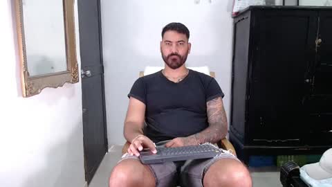 Snapshot of tomy_johnson2 chatting on 01-29-25, 05:45 Tomas jhonson online show from 01-29-25, 05:45