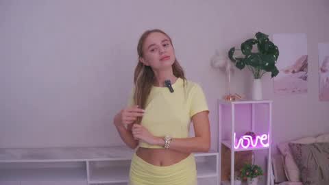 Snapshot of toniemokry chatting on 08-02-26, 01:15 Kira online show from 08-02-26, 01:15