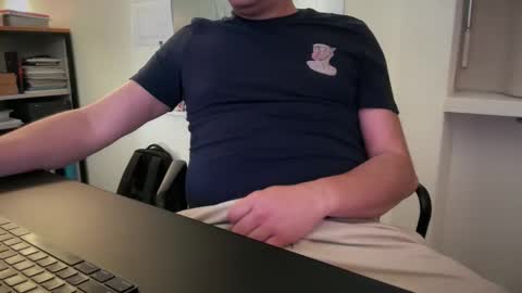 Snapshot of tonisun chatting on 05-24-26, 04:45 tonisun online show from 05-24-26, 04:45