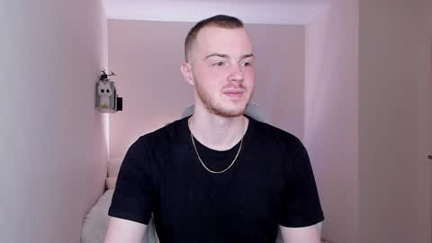 Snapshot of toohornyserj chatting on 12-25-24, 01:31 toohornyserj online show from 12-25-24, 01:31