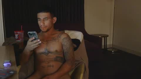 Snapshot of toomuchsmoke chatting on 12-19-24, 07:29 toomuchsmoke online show from 12-19-24, 07:29