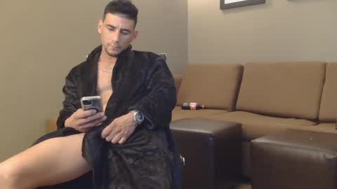 Snapshot of toomuchsmoke chatting on 12-31-24, 02:40 toomuchsmoke online show from 12-31-24, 02:40