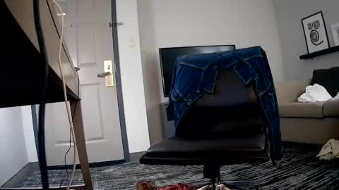 Snapshot of toomuchsmoke chatting on 10-07-25, 12:13 toomuchsmoke online show from 10-07-25, 12:13