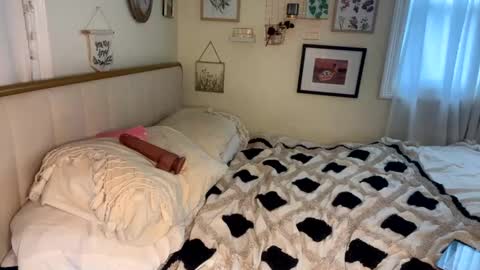 Tori  online show from 02-10-25, 09:36