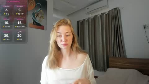 Tori online show from 06-12-26, 11:14