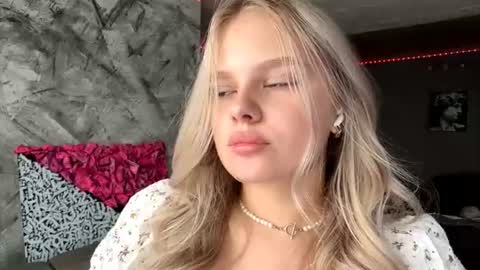 Snapshot of torriezedaker chatting on 07-10-26, 06:17 Linda online show from 07-10-26, 06:17