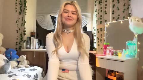 Lina online show from 11-26-25, 04:30