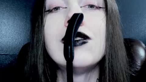 Snapshot of toxicdomme chatting on 12-19-25, 07:32 toxicdomme online show from 12-19-25, 07:32