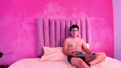 toxiclove01 online show from 12-16-25, 07:08