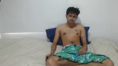 Snapshot of toy_sweet chatting on 10-05-25, 02:48 Xander online show from 10-05-25, 02:48