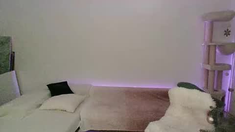 Snapshot of toyboybitchslut chatting on 12-31-24, 03:45 Patrizia online show from 12-31-24, 03:45