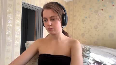Snapshot of traceehuisenga chatting on 07-28-26, 02:13 Liv 1st day online show from 07-28-26, 02:13