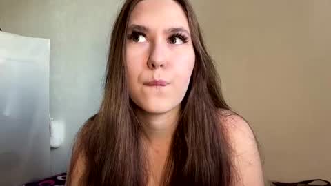 Snapshot of tracievanier chatting on 06-24-26, 01:10 Thea online show from 06-24-26, 01:10