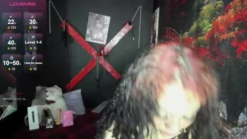 tracy_ks online show from 10-21-25, 03:18