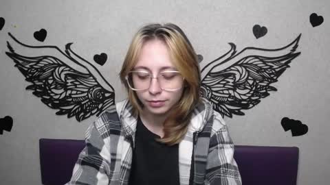 TracyLeeBB online show from 11-20-25, 01:11