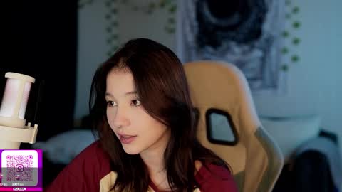 Snapshot of traharaaa chatting on 09-22-25, 04:09 Ariana and Erik online show from 09-22-25, 04:09
