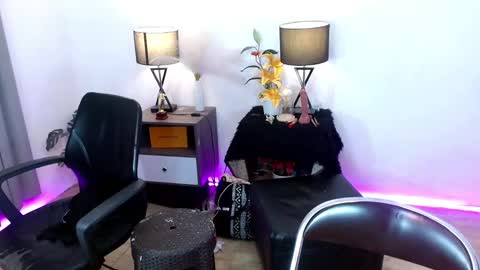 Snapshot of transgoddessselena chatting on 01-04-25, 03:17 Selena the real cummer online show from 01-04-25, 03:17