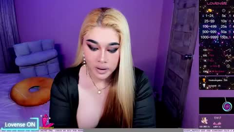 Snapshot of transsalawahan chatting on 02-18-25, 10:14 BELLA online show from 02-18-25, 10:14