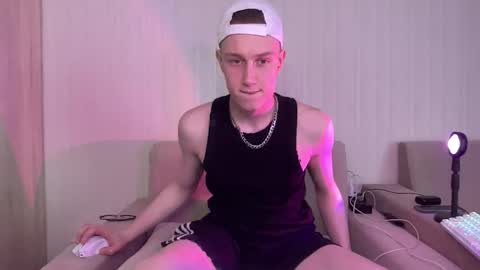 Snapshot of travis_gracile chatting on 04-13-26, 09:15 Travis online show from 04-13-26, 09:15