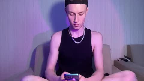 Snapshot of travis_gracile chatting on 04-21-26, 09:15 Travis online show from 04-21-26, 09:15