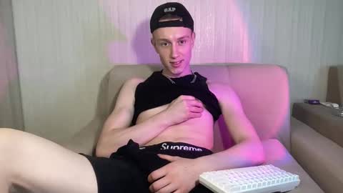 Snapshot of travis_gracile chatting on 04-25-26, 08:28 Travis online show from 04-25-26, 08:28