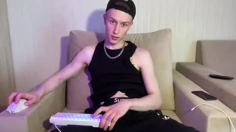 Snapshot of travis_gracile chatting on 05-02-26, 09:36 Travis online show from 05-02-26, 09:36