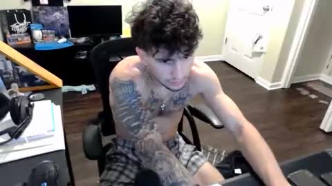 Trav online show from 11-19-25, 04:45