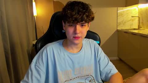 Snapshot of travisrivas chatting on 10-15-25, 03:56 travisrivas online show from 10-15-25, 03:56