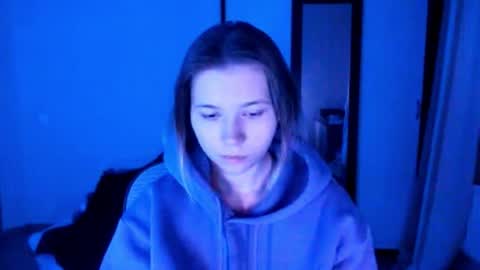 Lisa online show from 11-23-25, 04:07