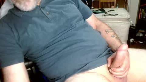 Snapshot of treasured_trash chatting on 04-29-26, 07:20 Dilly Dally online show from 04-29-26, 07:20