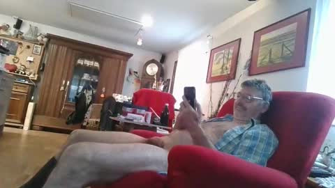 Snapshot of trebgeis1 chatting on 09-12-25, 06:46 trebgeis1 online show from 09-12-25, 06:46