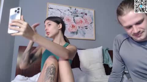 Sarah And Jon online show from 03-08-25, 02:45