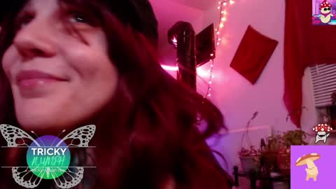 Snapshot of tricky_nymph chatting on 10-11-25, 05:50 Cassie online show from 10-11-25, 05:50