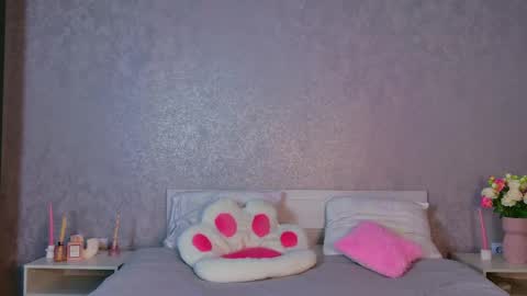 Snapshot of trinnitysweet chatting on 01-10-26, 12:29 Luna online show from 01-10-26, 12:29