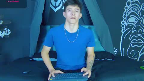 Snapshot of trisstan_kane chatting on 06-10-26, 12:04 trisstan_kane online show from 06-10-26, 12:04
