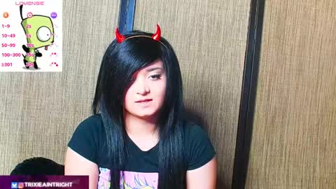 trixiedoescamcam online show from 10-04-25, 10:08