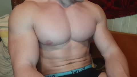 Snapshot of troncq chatting on 02-13-25, 09:51 Troncq online show from 02-13-25, 09:51