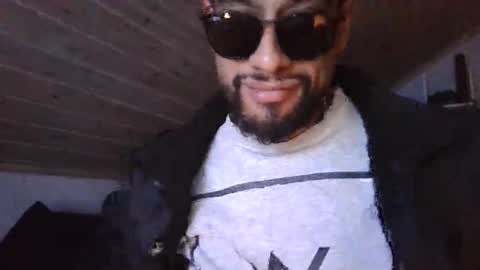 Snapshot of tropppel888 chatting on 11-26-25, 02:45 Open minded - Hetro - Male online show from 11-26-25, 02:45