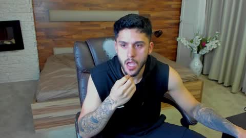 Snapshot of troywade chatting on 05-07-26, 04:40 TroyWade online show from 05-07-26, 04:40