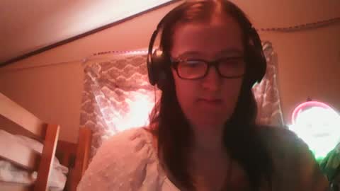 Snapshot of truckerswifetobe chatting on 02-04-25, 04:08 TruckersWifeToBe online show from 02-04-25, 04:08