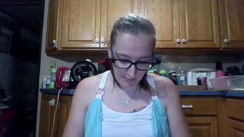 Snapshot of truckerswifetobe chatting on 10-01-25, 02:39 TruckersWifeToBe online show from 10-01-25, 02:39