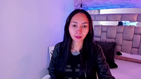 Snapshot of truelove_art chatting on 12-18-24, 12:07 online show from 12-18-24, 12:07