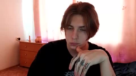 Snapshot of trypophob1a chatting on 02-02-25, 04:37 Emilum online show from 02-02-25, 04:37