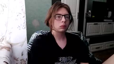 Snapshot of trypophob1a chatting on 03-02-26, 08:32 Emilum online show from 03-02-26, 08:32