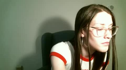Snapshot of ts_librarian chatting on 09-20-25, 05:03 Elisabeth online show from 09-20-25, 05:03
