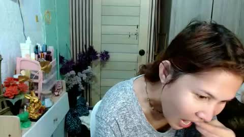 Snapshot of tsempress chatting on 11-17-25, 04:13 SHENA online show from 11-17-25, 04:13