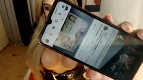 Snapshot of tshugescock chatting on 01-24-25, 03:45 SEDUCTIVEmistresCUMS online show from 01-24-25, 03:45
