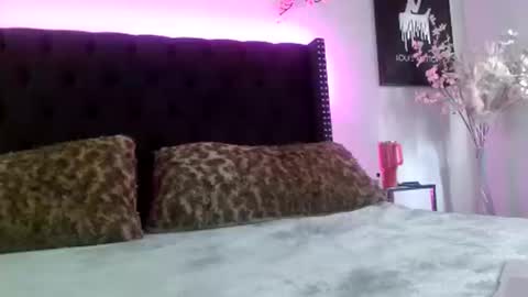 TsKendallVuittonxo online show from 10-09-25, 08:29